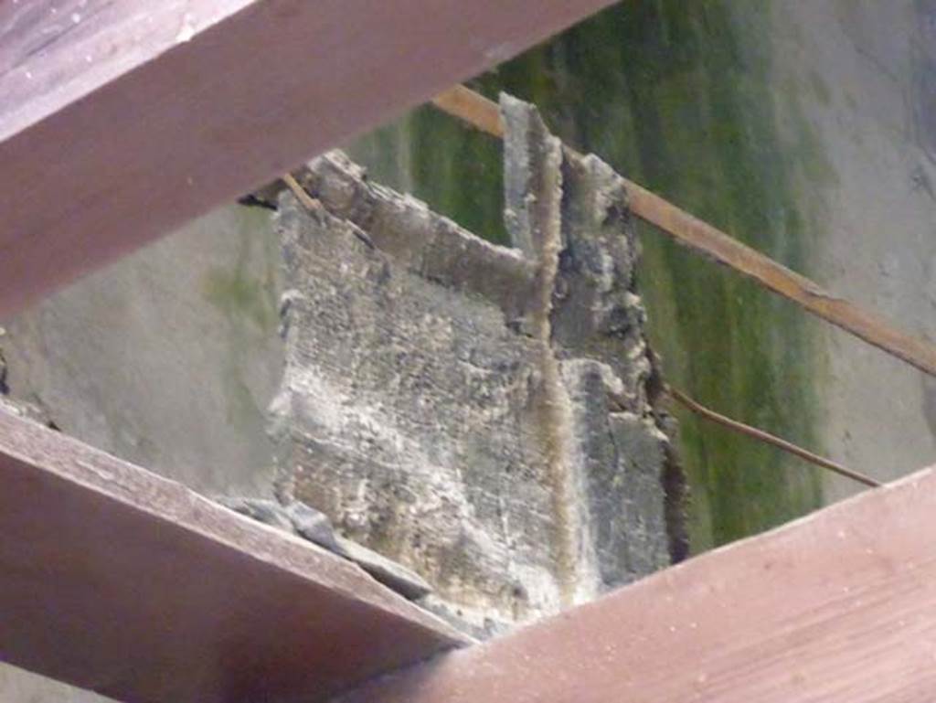 Ins. VI 15 Herculaneum, September 2015. Structure on east side of upper floor.